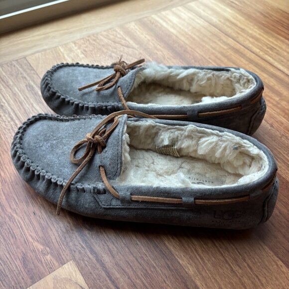 Ugg Dakota Moc Slipper 8 - Picture 2 of 4